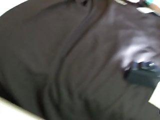 Zwei heisse Schlampen fingern und fingern während der Autofahrt