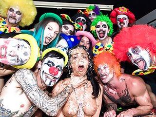 Julia de Lucia in den Arsch gefickt