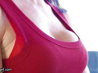 Lelulove bearbeitet ihre Fotze bis sie kommt