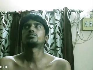 Indische Swinger Paare teilen sich einen Mann