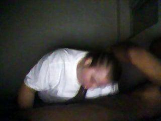 Meine fette weisse Schlampe lutscht mich hart