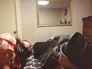 Herrin in Leder fickt mit mir