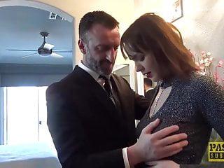 Geile englische Brünette doggy style gefickt