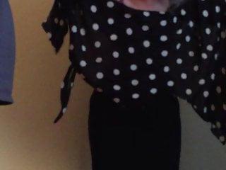 Angezogene Nutte von ihrem Herrn gequält und gevögelt